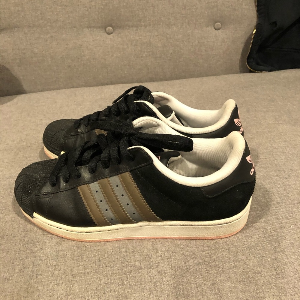 Womens Adidas sneaker size 6